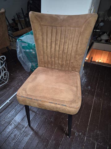 GRATIS 4 eetkamerstoelen Cognac kleur