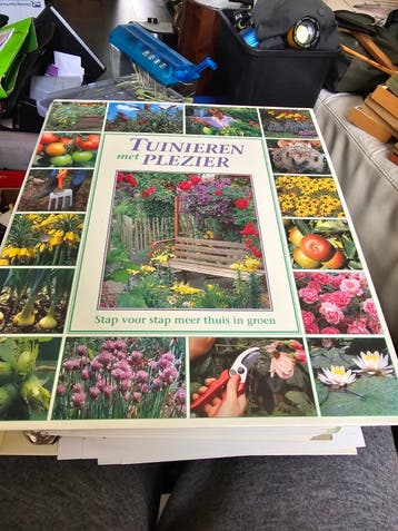 Stapel 12  - diverse boeken over planten.  Gratis amstelveen