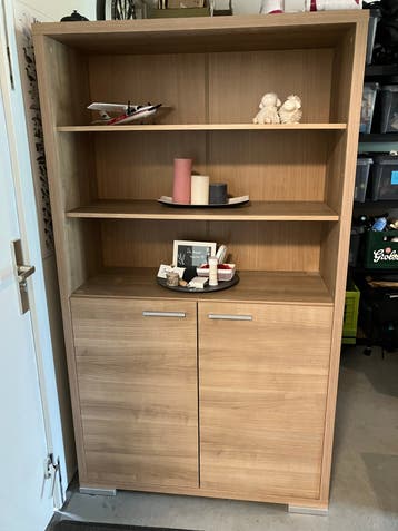 Gratis af te halen: stevige houten kast met deuren