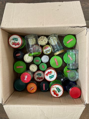 Gratis lege glazen potjes, verschillende maten