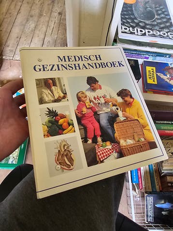 Stapel 12. Medische boeken.  Gratis amstelveen