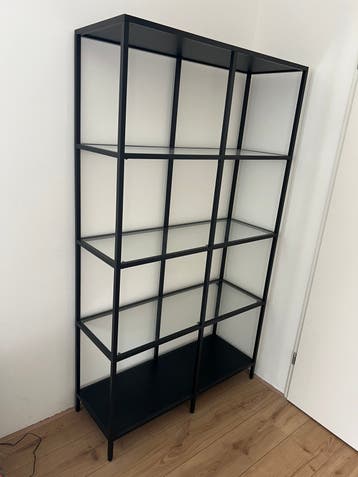 Ikea Vitrinekast Zwart - zo goed als nieuw