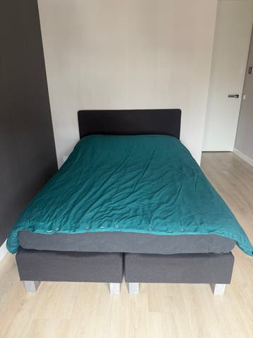 Gratis af te halen- Zwarte Boxspring 140 x 200 cm