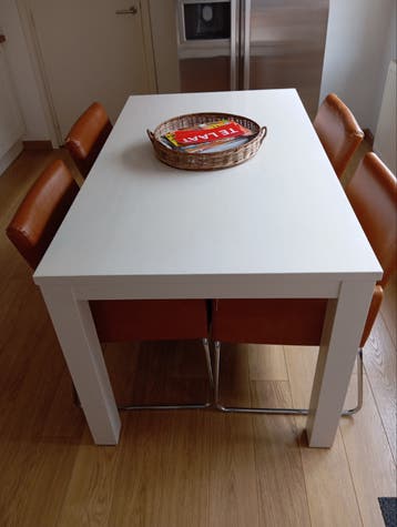 Mooie witte houten tafel