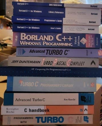 Retro IT boeken 80's/90's C(++), Linux, Lotus, Windows, etc.