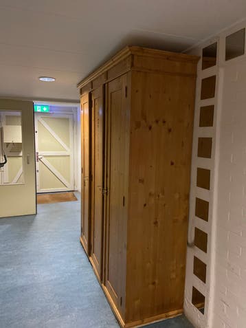 Gratis af te halen: Op maat gemaakte kledingkast