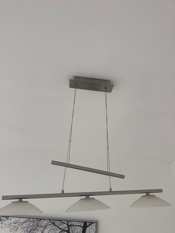 Moderne eettafel lamp met 3 glazen kappen