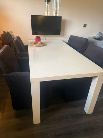 eetkamerstoelen + tafel (wit hoogglans)