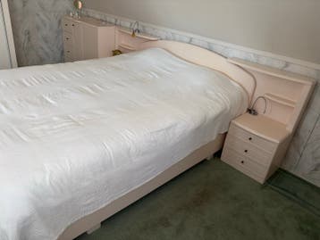 Gratis: Tweepersoonsbed (160x210) met verstelbare bodems