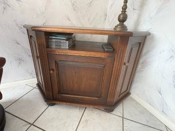 Gratis! Hoekkastje / TV meubel van eikenhout