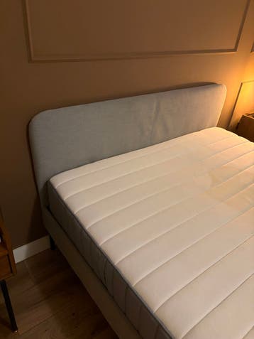 Gratis ophalen bed met pocketveer matras en lattenbodem