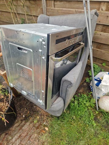 Kapotte oven, Oud ijzer