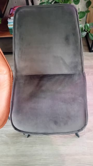 Set van 4 zo goed als nieuwe eetkamerstoelen in twee kleuren