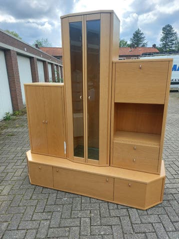 Vitrine kast, 4 delig GRATIS