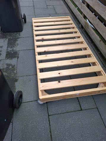 Gratis houten boxspring geraamte