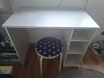 Compact wit bureau met opbergruimte