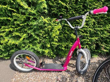 Roze Corvino step voor kinderen voorband geklapt