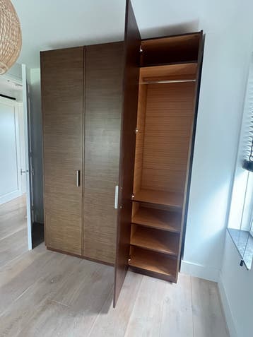 Kledingkast met hang- en legruimte