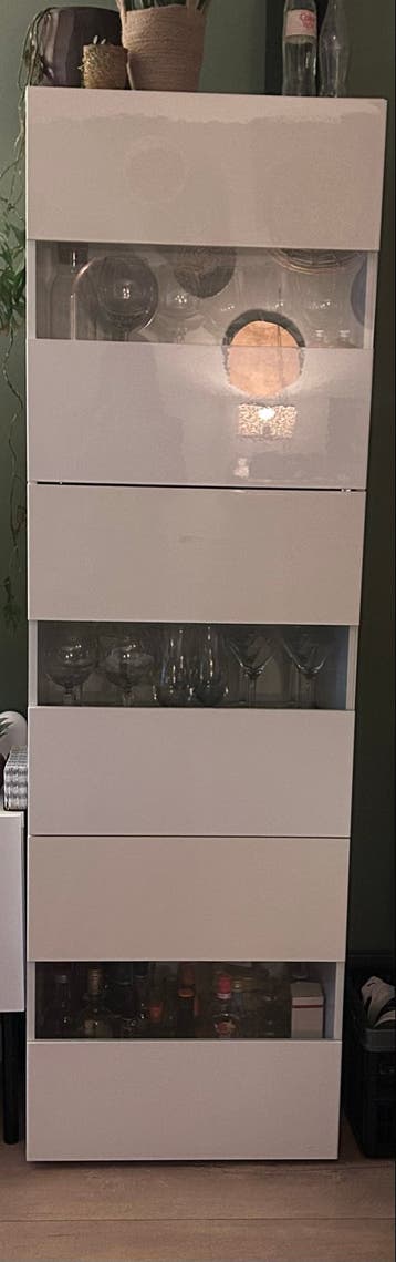 Gratis - Witte vitrinekast
