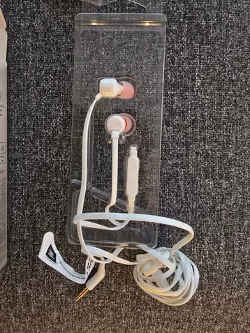 Headphones  - free - collection from Nieuwegein