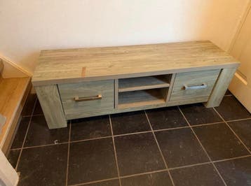 TV meubel met beschadigingen - opknapper