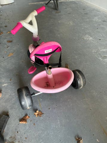 Roze driewieler voor kinderen (duwstang ontbreekt)