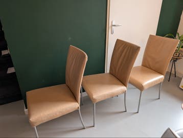 GRATIS 3 gebruikte leren stoelen
