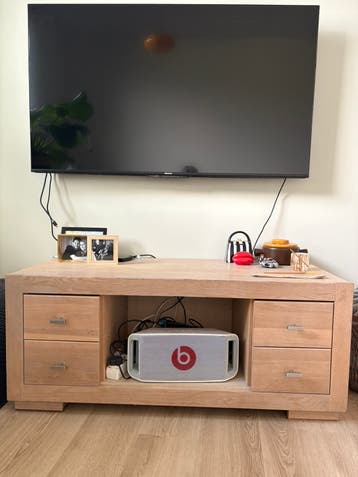 TV kast inclusief beats box