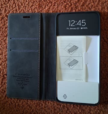 Telefoonhoesje zwart.