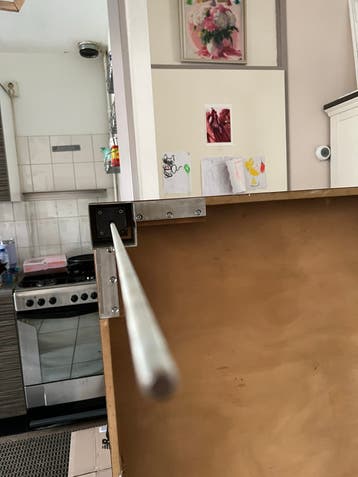 Gratis af te halen: Donkerbruine eettafel 140x140 cm