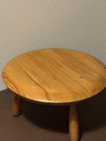 Gratis: houten Ikea kruk/tafeltje