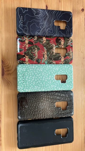 Gratis af te halen - telefoonhoesjes Burga & Spigen