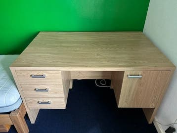 Bureau met extra achterstuk