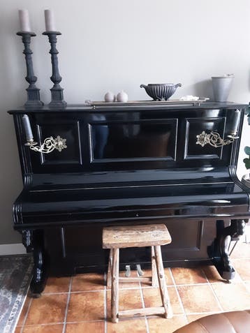 Piano - niet gestemd, leuk als decoratie - gratis ophalen