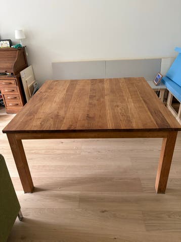 Hardhouten tafel 150x150 cm - poten afneembaar