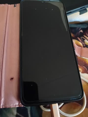 Gezocht goedkope samsung telefoon met WhatsApp voor dakloze