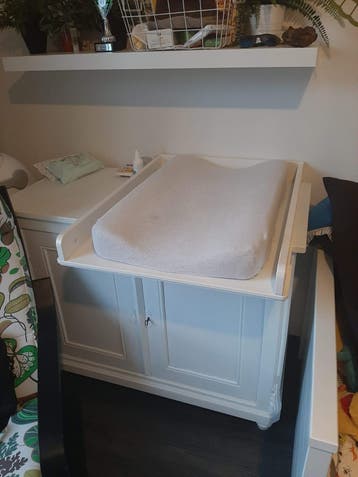 Gratis af te halen: Witte commode kast (opknapper)