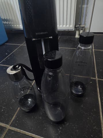 Sodastreamcylinder met 3 flessen. het apparaat lekt.