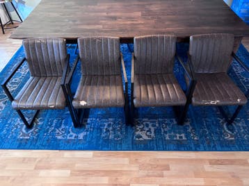Vier eetkamerstoelen