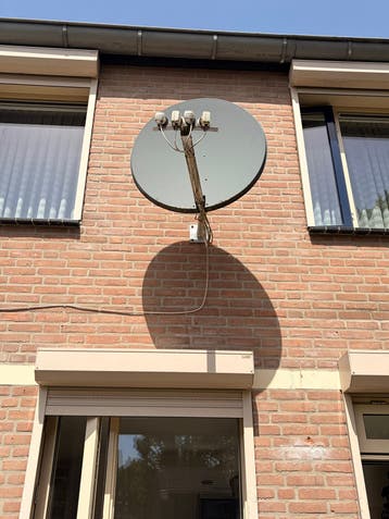 Gratis schotelantenne met 3 LNB's - zelf afhalen