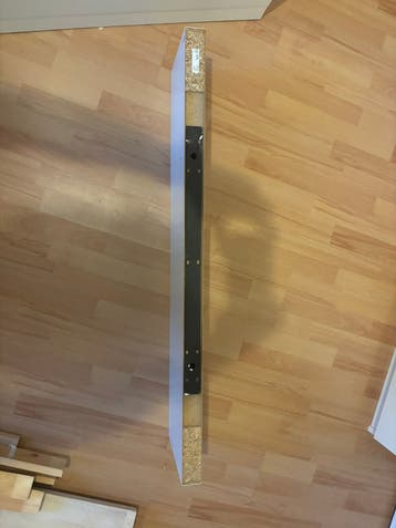 2 Witte hangplanken voor tegen de muur
