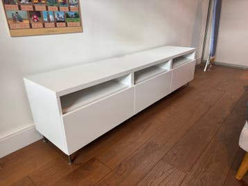IKEA TV meubel - Wit, met lichte gebruikerssporen