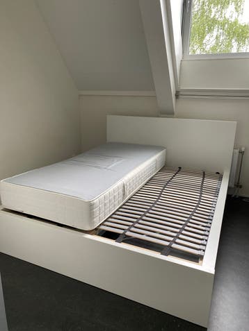 IKEA 2-persoons bed met 2 lades en lattenbodem