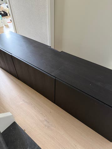 GRATIS gebruikt Besta TV kast