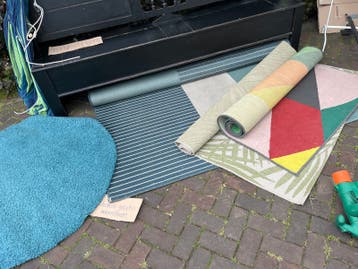 Diverse kleden gratis (blauw gestreepte = weg)