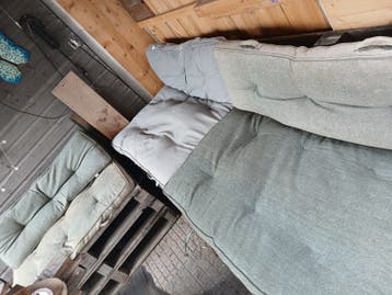 Gratis af te halen: 4 Palletbanken met kussens