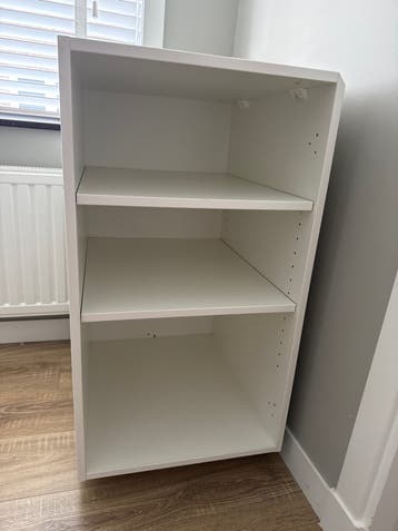 Witte kast met planken - Gratis af te halen