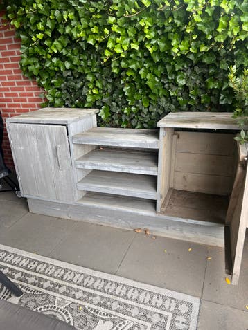 Robuust houten buitenmeubel met opbergruimte