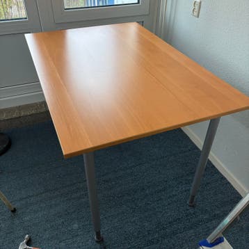Gratis afhalen: Bureau met verstelbare poten