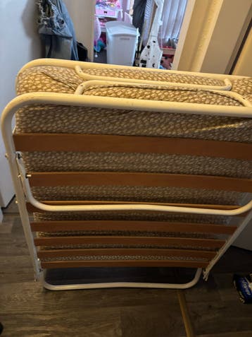 Opvouwbaar logeerbed met matras